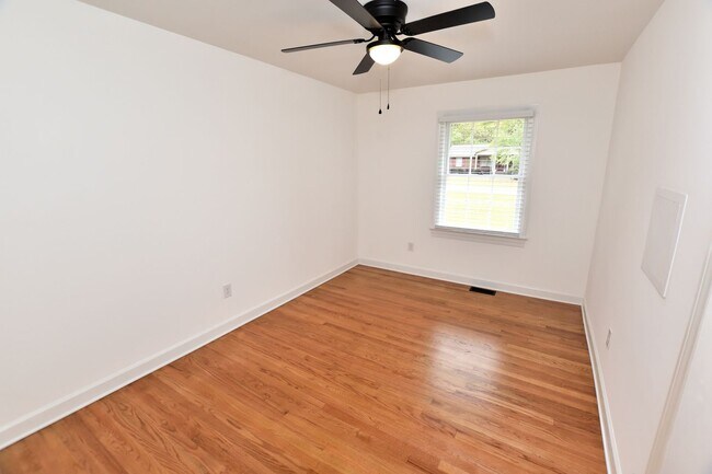 Building Photo - 3645 Shenandoah Dr