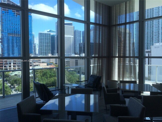 Building Photo - 1100S S Miami Ave