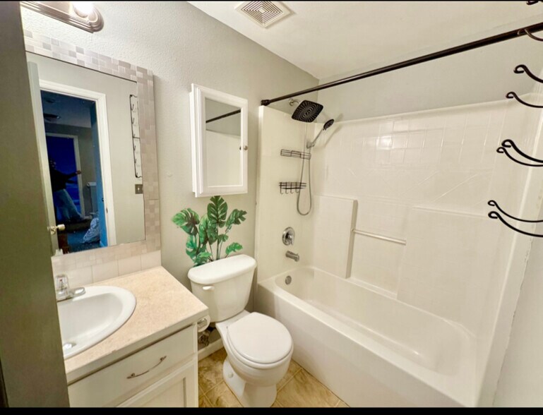 Building Photo - 403 173rd St S