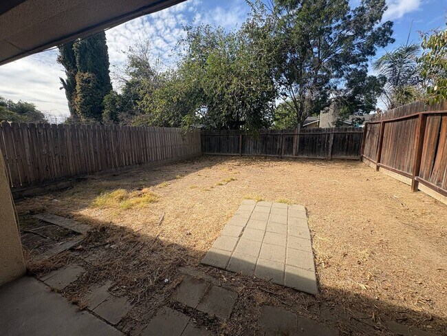 Building Photo - 4724 W Ashlan Ave