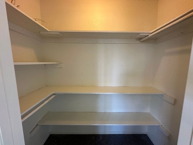 Building Photo - Gorgeous Multilevel 4 Bedroom 2.5 Bathroom Home on Acreage