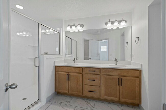 Building Photo - 4973 N Willowbank Dr