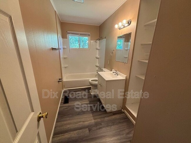 Building Photo - 1422 Honeybee Dr