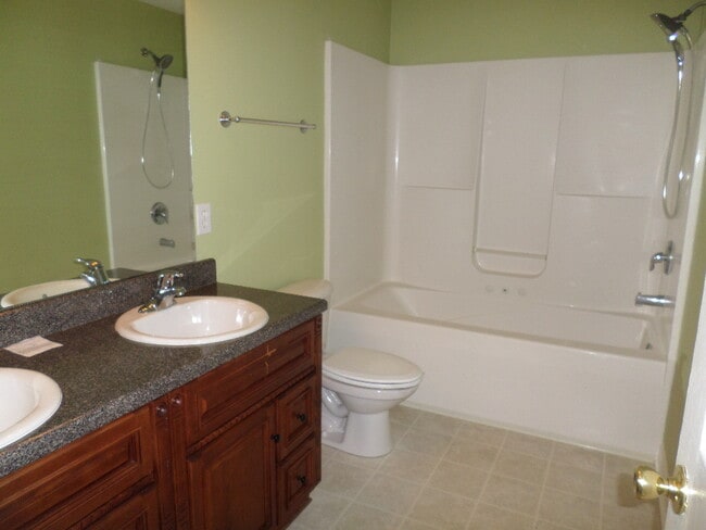 Building Photo - 400 Conley Dr