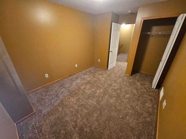 Building Photo - 2639 Yellowstone Dr