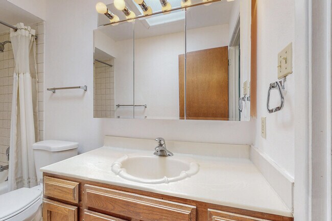 Building Photo - 7309 Coulson Dr NE