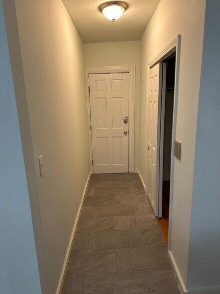 Building Photo - 515 E Broadway