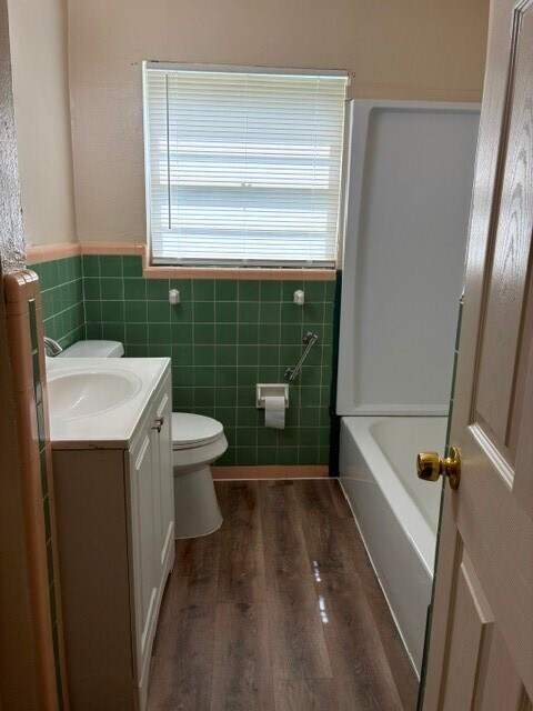 Building Photo - 1805 Thelma Ln
