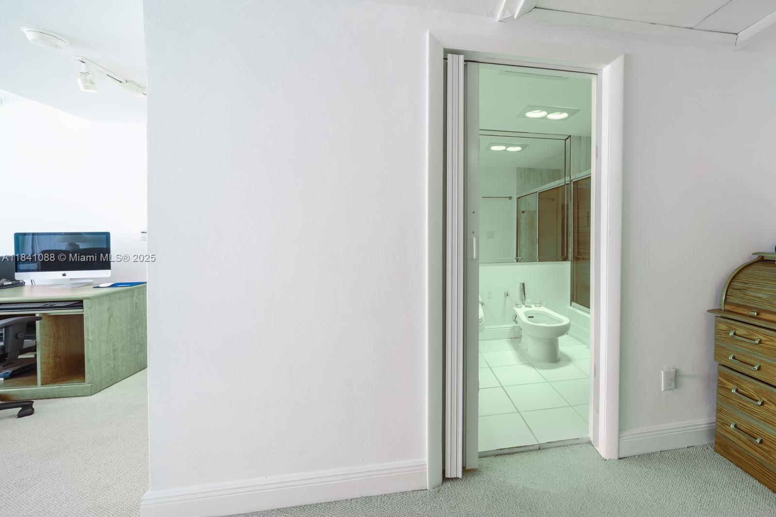 Building Photo - 1408 Brickell Bay Dr