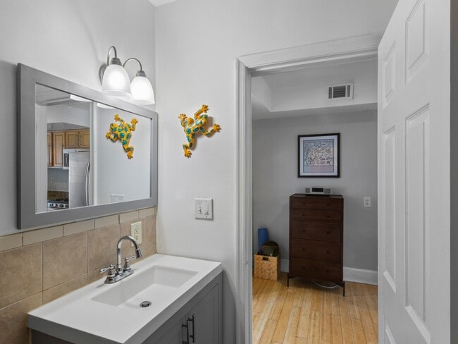 Building Photo - 1219 Holbrook Terrace NE
