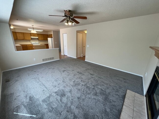 Building Photo - 3 bed/2.5 bath Available now! Milestone RES