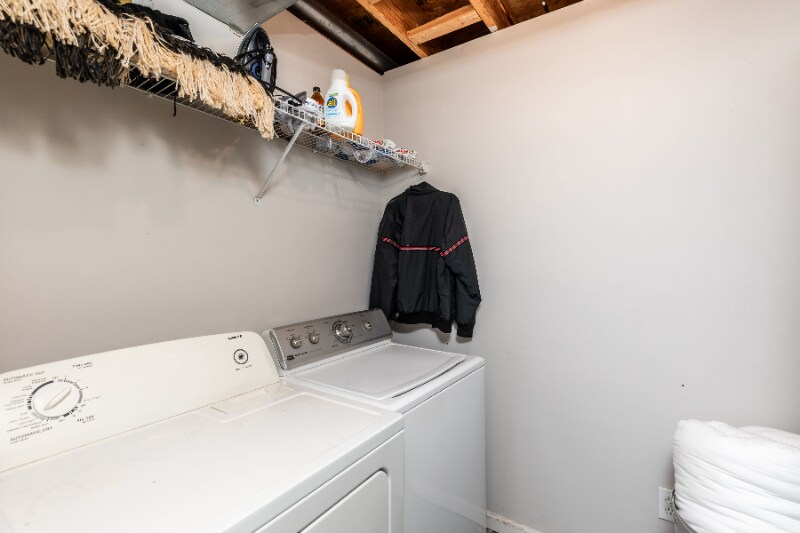 Building Photo - 868 Virginiabradford Ct