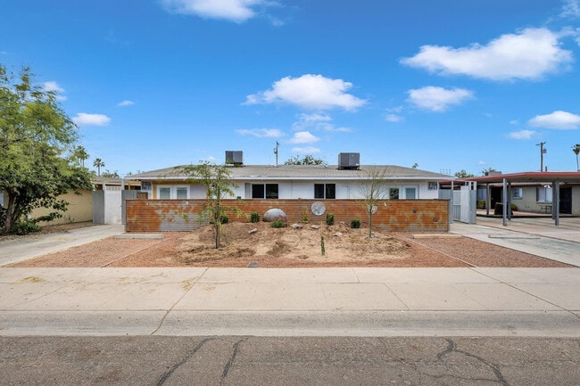 Building Photo - 2106 S Granada Dr