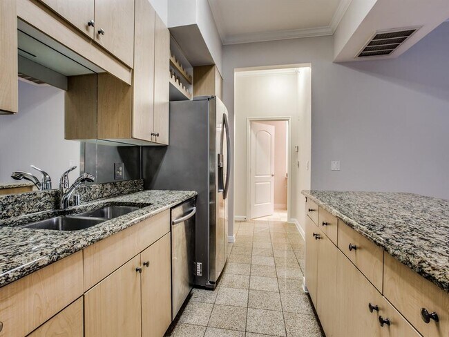 Building Photo - 3225 Turtle Creek Blvd