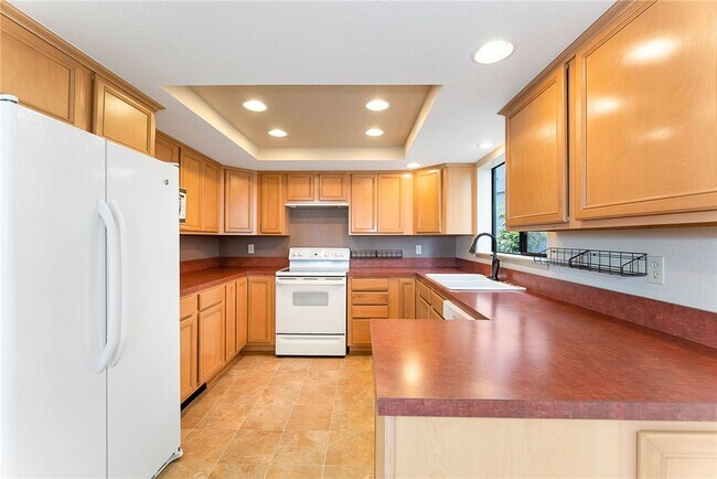 Kitchen - 7400 Stinson Ave