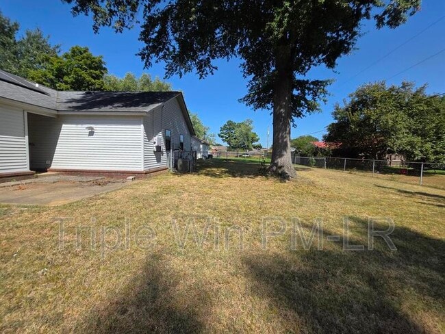 Building Photo - 113 Northfield Dr