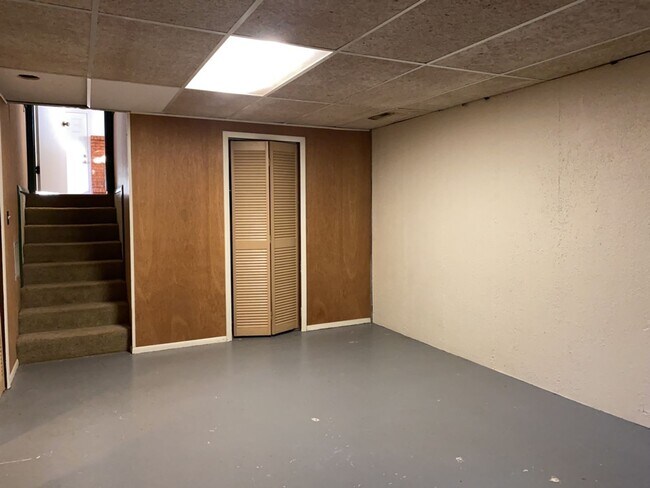 Building Photo - Start a Lease by 12/1 and Receive a $500 R...