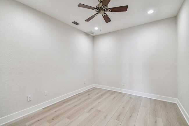 Building Photo - 24 Adalia Ave