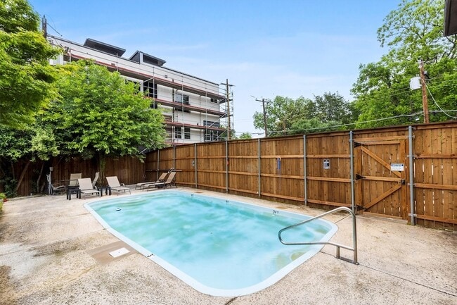 Building Photo - 3105 Wycliff Ave
