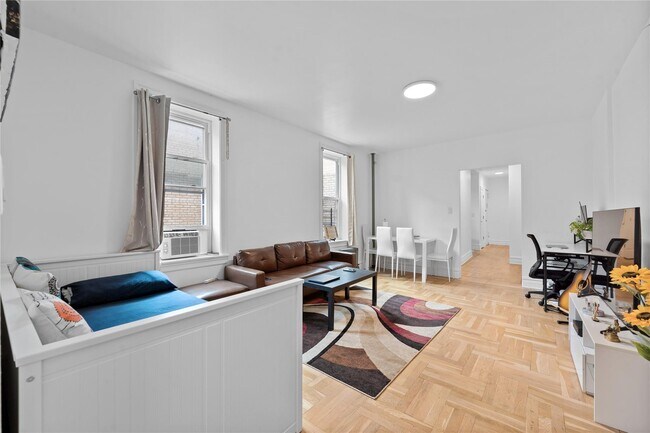 Building Photo - 811 Walton Ave