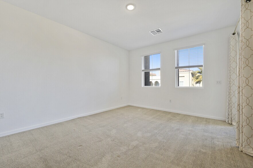 Building Photo - 2555 Hampton Rd