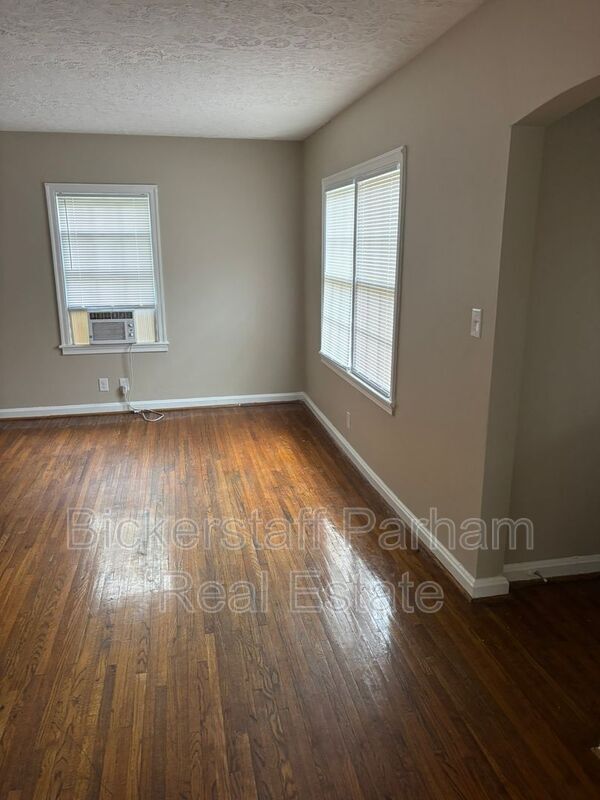 Building Photo - 3931 Dexter Dr