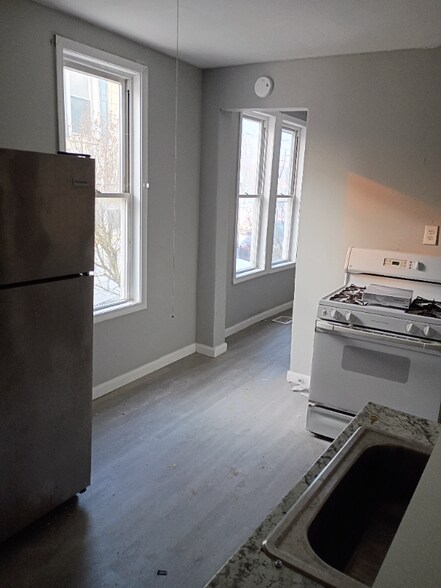 Building Photo - 64 Jackson St