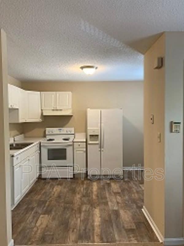 Building Photo - 2231 Summit St