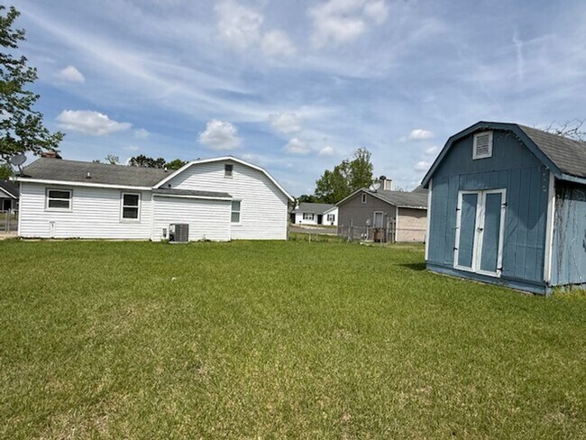 Building Photo - Rental Home Avail off of Gum Branch!