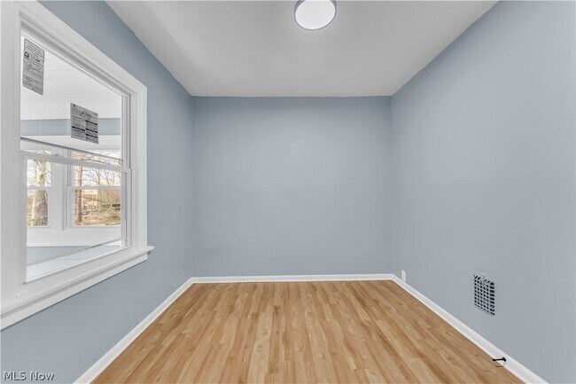 Building Photo - 1401 E 219th St