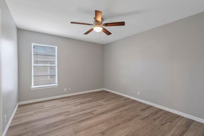 Building Photo - 3 Pershing Dr