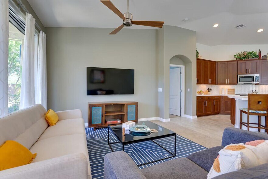 Building Photo - 833 Gary Ln