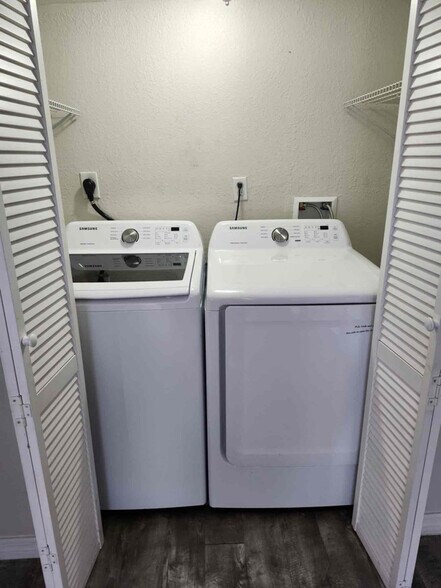 Building Photo - 1335 E Bay St