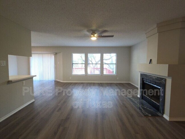 Building Photo - 1406 Bullhill Cove
