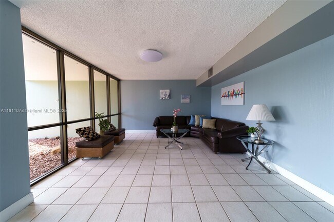 Building Photo - 2741 Taft St