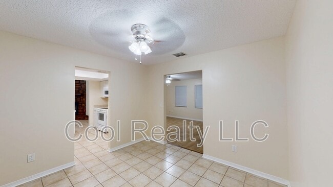 Building Photo - 680 Roger Sherman St