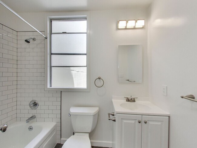 Building Photo - 2228 Union St