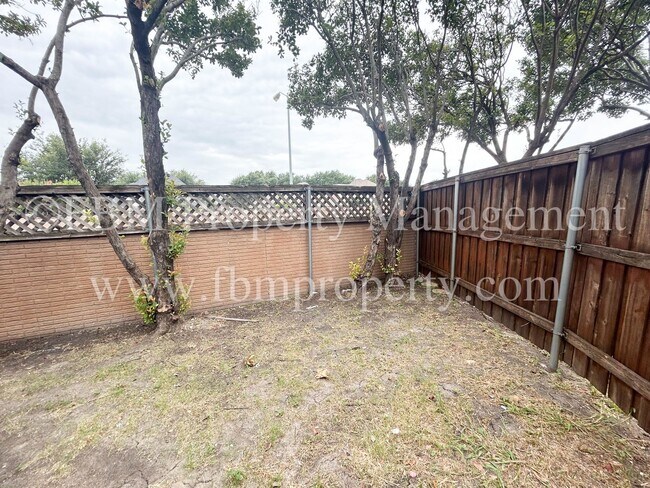 Building Photo - 806 Cresside Ln