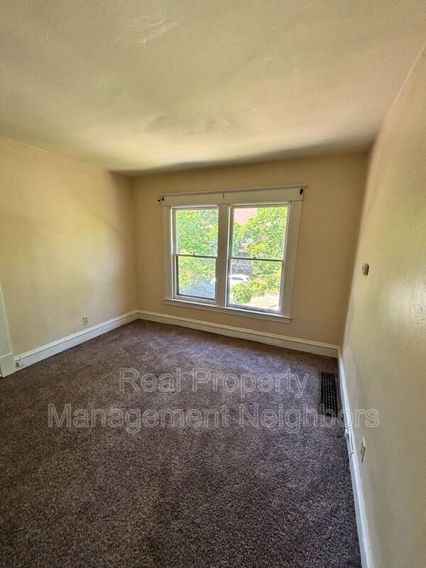 Building Photo - 216 Lafayette Ave NE