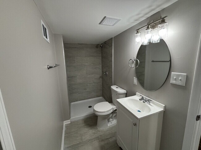 Building Photo - Charming 4-bed home in Gary!