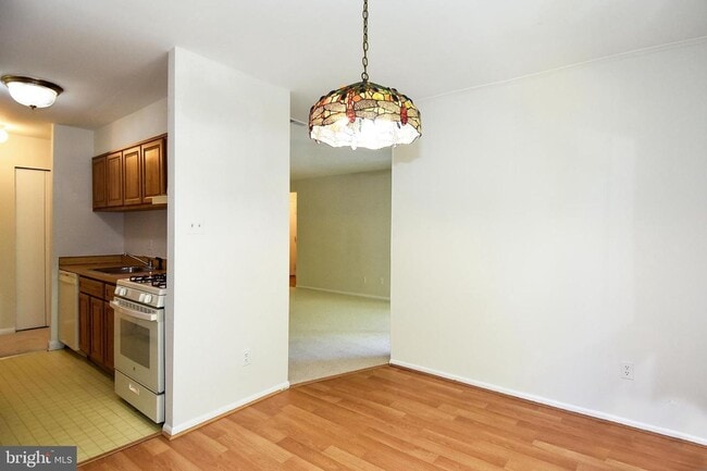 Building Photo - Commuter friendly location has easy access to I495 & Route 50. Metro bus stop in community.