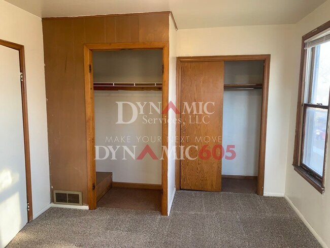 Building Photo - 1BR/1BA Apartment in Multi-Family Unit