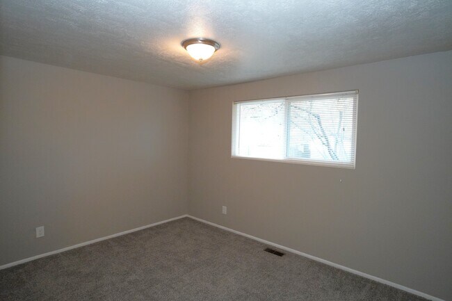 Building Photo - 9594 W Telfair Dr