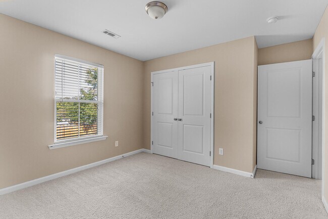 Building Photo - 261 Crown Heights Way