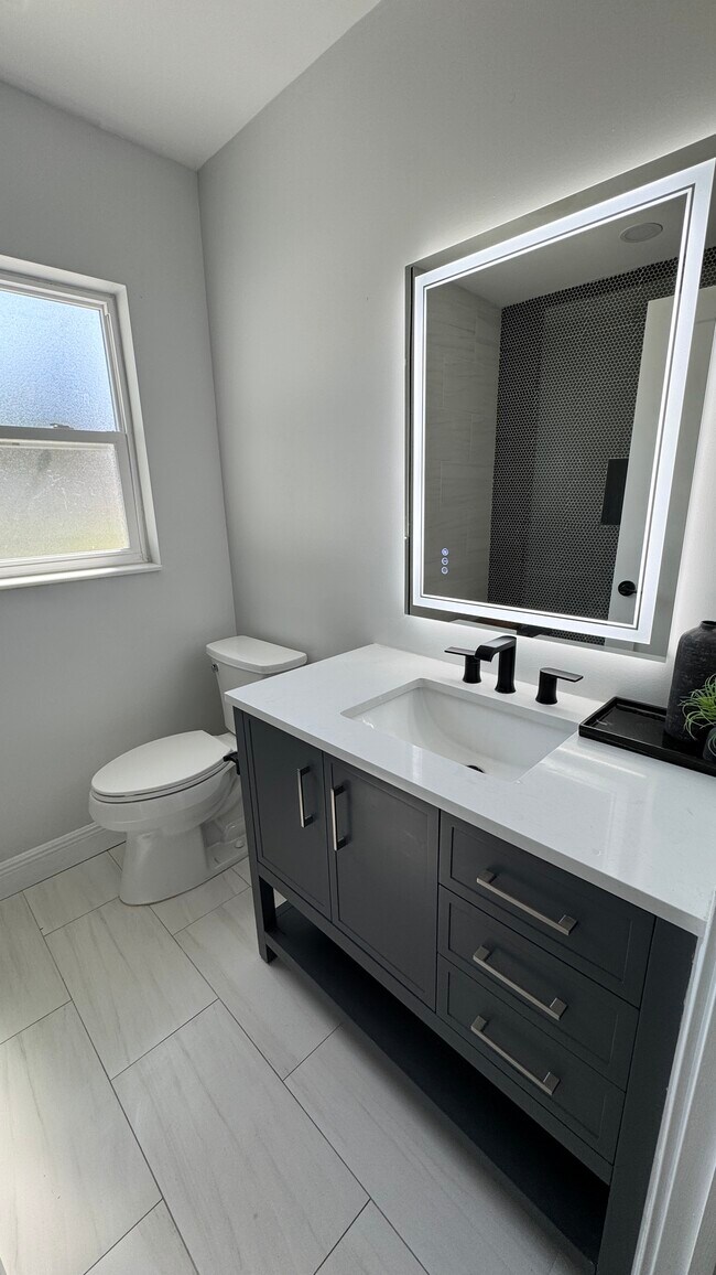 Building Photo - 2936 27th Ave N