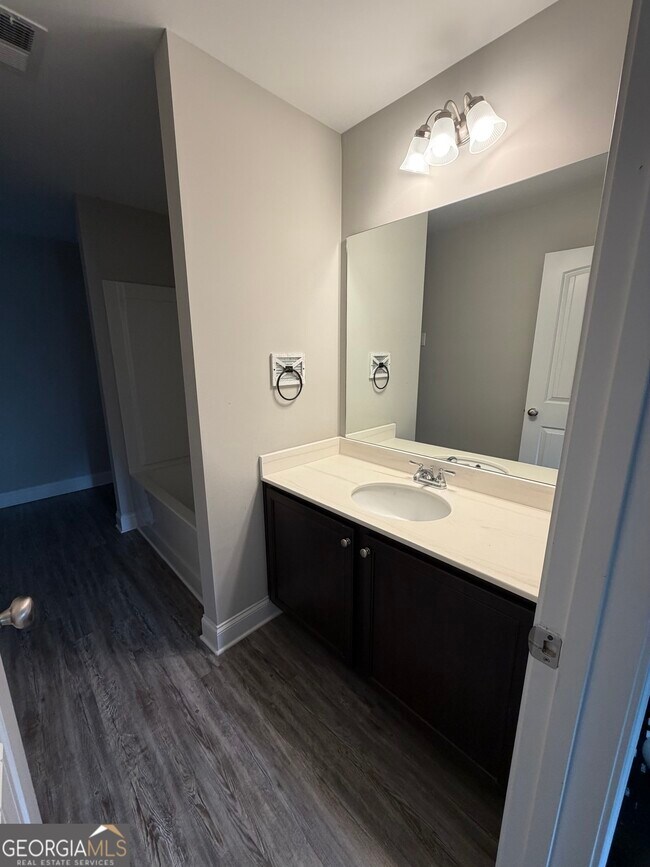 Building Photo - 1120 Riverwalk Manor Dr