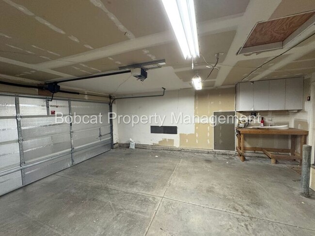 Building Photo - 532 Rawe Peak Dr