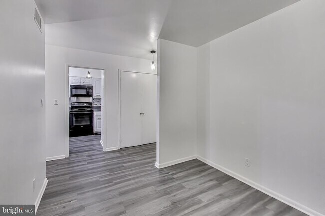 Building Photo - 1001 26th St NW