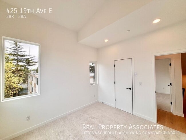 Building Photo - 425 19th Ave E