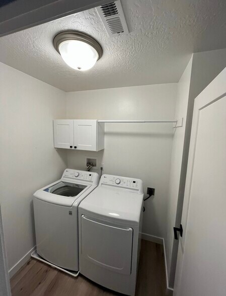 Building Photo - 520 S Orchard Dr